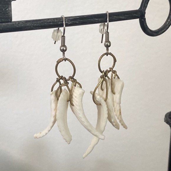 Seashell Dangle Bohemian Drop Earrings Natural White Shell Cluster Beach Goddess - Picture 13 of 13